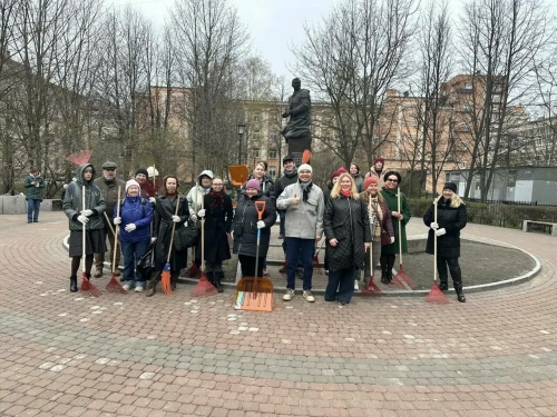 Санкт-Петербургта Муса Җәлил һәйкәле янындагы скверда өмә узган