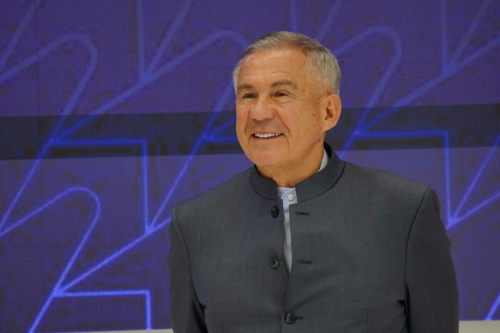 Миңнеханов, Фальков һәм Фурсенко Россия венчур форумы-2026 күргәзмәсен карады