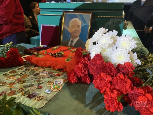 Казанда Мәсгут Имашев белән хушлашу мәрасиме бара