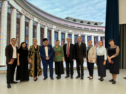 Фән һәм мәдәният күпере: КФУда татар-казах әдәби багланышларын өйрәнәләр