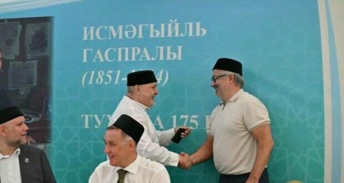 Васил Шәйхразыев «Донбасс өммәте алдындагы казанышлары өчен» медале белән бүләкләнде