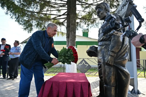 Миңнеханов Спас авыл җирлегендә Бөек Ватан сугышында һәлак булган солдатларны искә алды