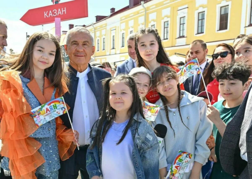 Рөстәм Миңнеханов: Татарстанда балаларның мәнфәгатьләре һәрвакыт беренче урында