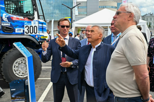 Миннеханов Казанда «Татарстанда җитештерелгән» күргәзмәсен карады