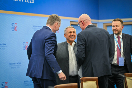 Рөстәм Миңнеханов Путин белән Сингапур Премьер-министрының очрашуында катнашты