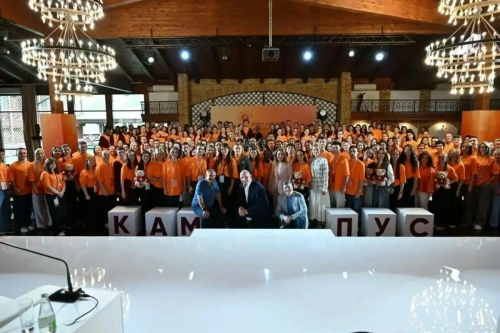 Миңнеханов Президент академиясенең Җәйге кампусында катнашучылар белән очрашты