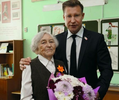 92 яшьлек Роза әби: Кеше ничә яшьтә булса да, үзен яратырга, үз өстендә эшләргә тиеш