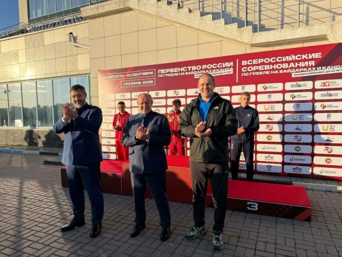 Коробченко байдаркаларда ишү буенча Россия беренчелегендә бүләкләү тантанасында катнашты