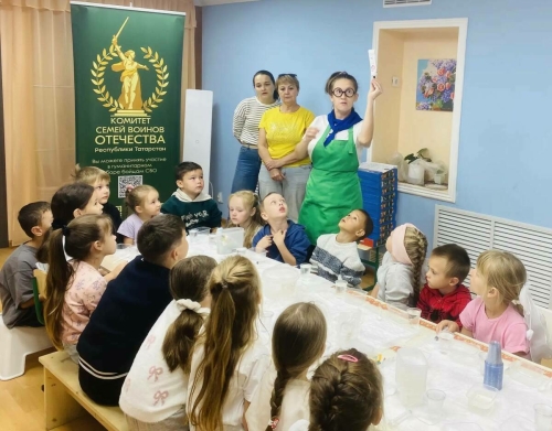Татарстанда махсус операциядә катнашучыларның балаларына мәктәп кирәк-яраклары тапшырылды
