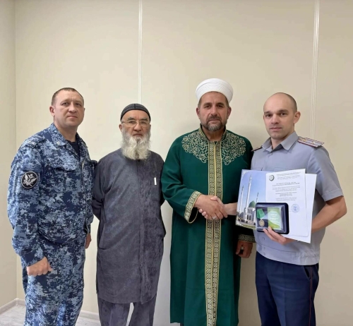 Свердловск Диния нәзарәте имамнары тикшерү изоляторындагы хатын-кызлар янында булды