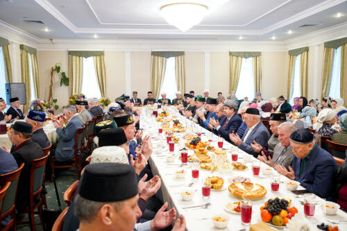 «Мәрҗани» мәчетендә Илһам Шакировның ел ашы