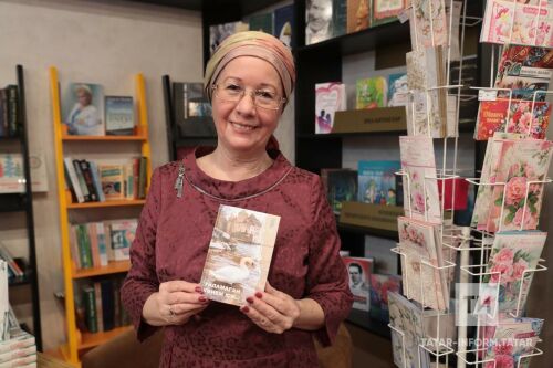 Нәбирә Гыйматдинованың автограф-сессиясеннән фоторепортаж