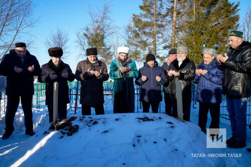 Шәдке имамының каберенә зиярат (д. Шадки)