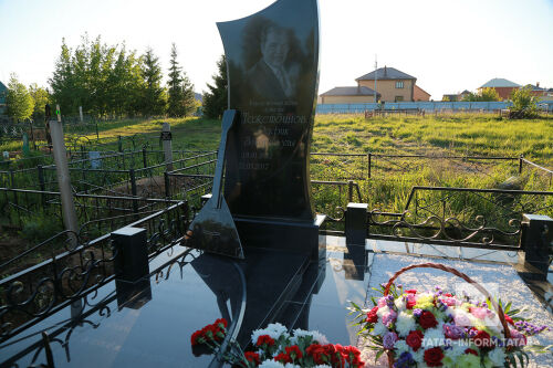 Татарстанның халык артисты Рафыйк Таҗетдинов каберенә истәлек ташы кую чарасы