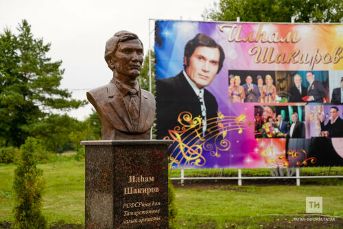 Тукай районы Яңа Бүләк авылында Илһам Шакировка бюст ачу тантанасы