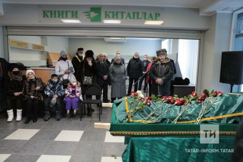 Шагыйрь һәм публицист Рәфикъ Юнысовны соңгы юлга озату мәрасименнән фоторепортаж