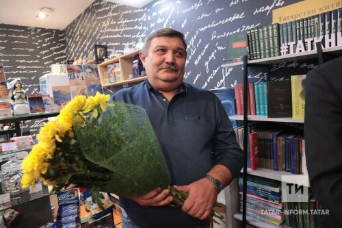  Хирург Илшат Билаловның «Тауда язылган язмыш» китабын тәкъдим итүдән фоторепортаж