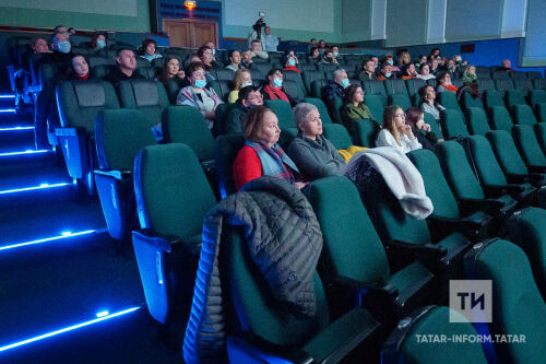 «Бер — кырык беренче ел балалары» фильмын күрсәтүдән фоторепортаж