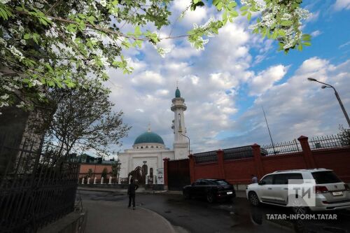  Казанның Ирек мәчетендә узган Ураза гаетеннән фоторепортаж