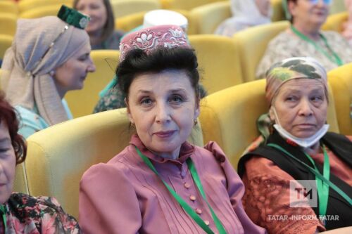 Бөтендөнья татар хатын-кызлары җыенында милли мәгариф турында сөйләшүдән фоторепортаж