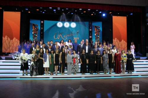 «Ел табибы - Ак чәчәкләр» бәйгесе җиңүчеләрен бүләкләүдән фоторепортаж