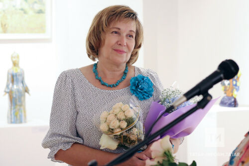 Рәссам Алсу Тимергалинаның «Хәзинә» галереясендәге күргәзмәсеннән фоторепортаж