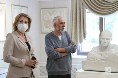 Рәссам Михаил Кузнецовның Тукайга багышланган күргәзмәсеннән фоторепортаж