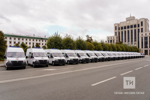 Татарстан районнарына ашыгыч ярдәм хезмәте машиналары тапшырудан фоторепортаж