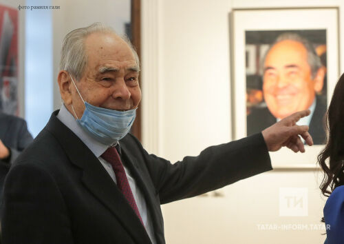 Минтимер Шәймиевнең 85 яшьлек юбилеена багышланган күргәзмәдән фоторепортаж