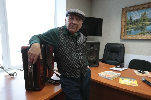 Татарстан китап нәшриятында Алмаз Хәмзин концертыннан фоторепортаж