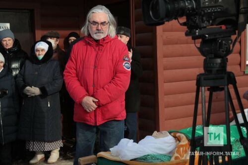 Рәссам Зөфәр Гыймаевны соңгы юлга озатудан фоторепортаж