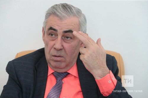 Язучы Вахит Имамов белән интервьюдан фоторепортаж