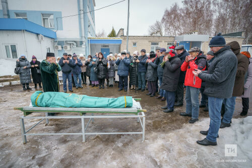 Профессор, филология фәннәре докторы Илдар Низамовны соңгы юлга озатудан фоторепортаж