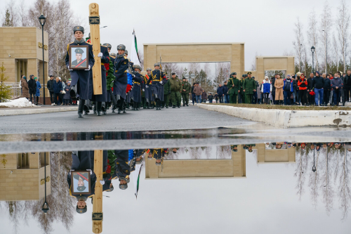 "Курган" зиратында Россия Герое Дамир Гыйлемхановны җирләүдән фоторепортаж