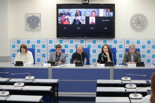 Төбәкләрдә татар газетасын чыгаручылар өчен укулардан фоторепортаж