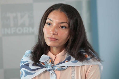 Франциядә яшәүче татар кызы Әминә Нәбуллина белән интервьюдан фоторепортаж