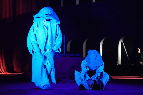 Камал театрында Ркаил Зәйдулла әсәре буенча куелган «Игезәк» спектакленнән фоторепортаж