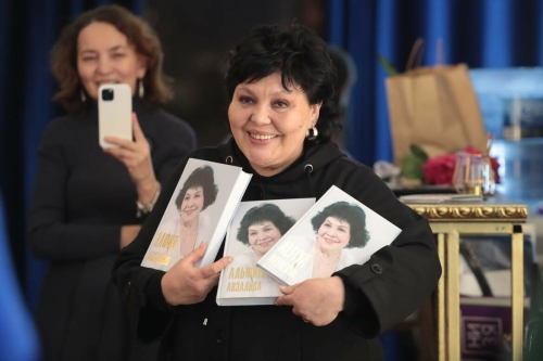 Әлфия Авзалованың кызы Зөлфия ханым белән очрашудан фоторепортаж