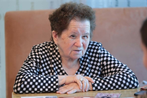 Таһир Якуповның апасының классташы Сания Хәлиуллина белән әңгәмәдән фоторепортаж