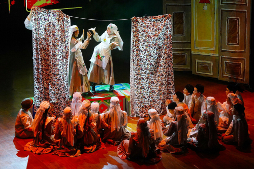 «Апуш» татар балалар студиясенең «Мәкәрҗәдә театр» спектакленнән фоторепортаж