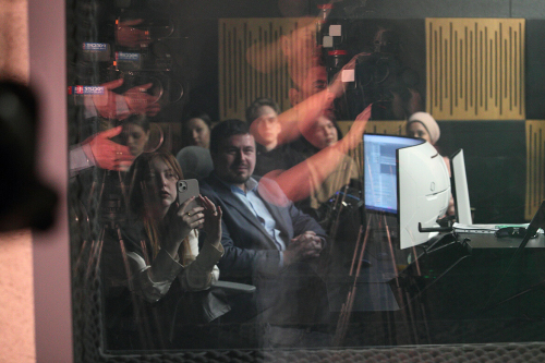 Тинчурин театрының «Флешка, рэп һәм мәхәббәт» премьерасына багышланган матбугат конференциясеннән фоторепортаж