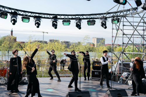 Яңа Камал театры янындагы Шигърият бәйрәменә багышланган кичәдән фоторепортаж