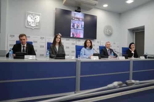 «Яз гүзәле - 2025» мәдәни-күңел ачу проектына багышланган матбугат конференциясеннән фоторепортаж