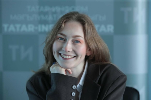 Альтернативщик Алсу Мансурова белән интервьюдан фоторепортаж