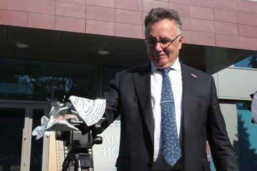 Туфан Миңнуллинның «Ай булмаса, йолдыз бар» әсәре буенча телесериал төшерү уңаеннан тәлинкә вату тантанасы