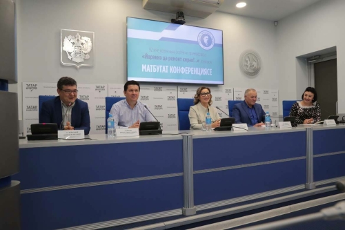 Тинчурин театрында «Йөрәккә дә ремонт кирәк!..» премьерасына багышланган матбугат очрашуыннан фоторепортаж