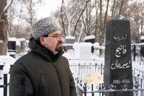 Фатих Әмирханны искә алу чарасыннан фоторепортаж