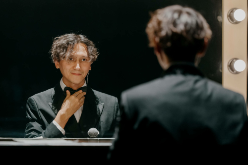 Алмас Хөсәеновның «Туеп булмый яратып» концертыннан фоторепортаж