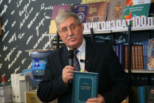 Галимҗан Гыйльмановның «Тукайның мең сере» китабын тәкъдим итүдән фоторепортаж
