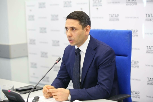 Төп дәүләт имтиханын гадиләштерелгән форматта тапшыруга багышланган матбугат очрашуыннан фоторепортаж